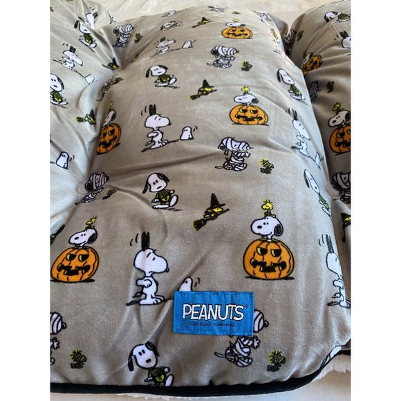 PEANUTS SNOOPY & WOODSTOCK HALLOWEEN Dog PET BED - Picture 2 of 9